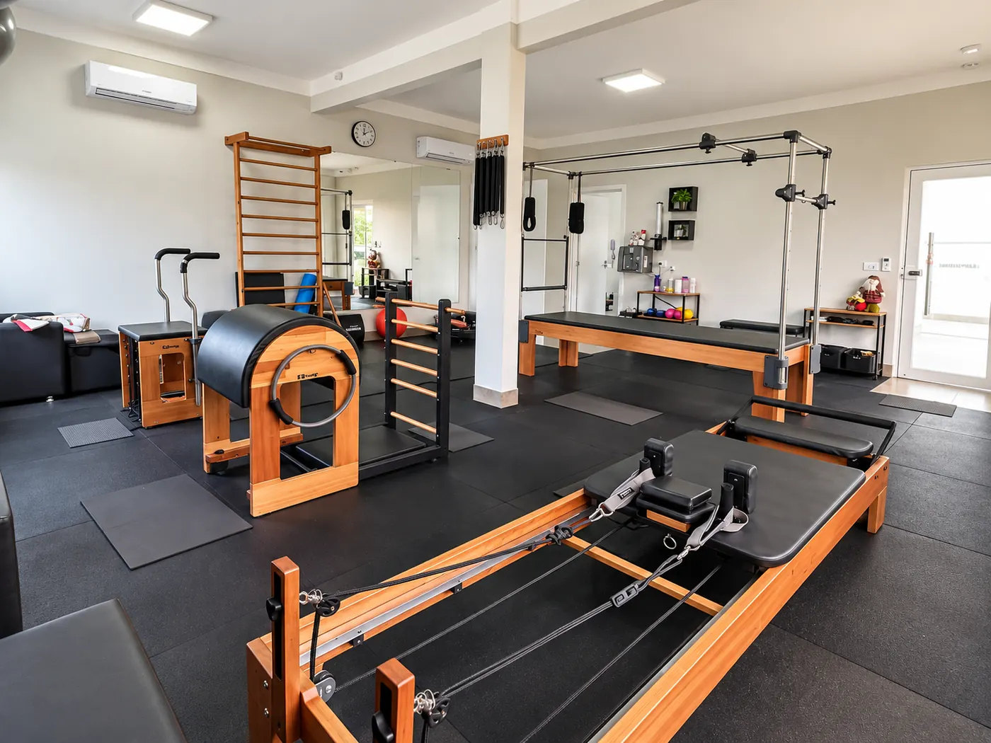 Reformer e Cadillac no studio de Pilates da Clínica Vivaz